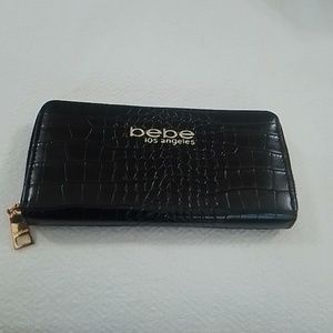 NWOT - BEBE WOMENS ZIPPER WALLET